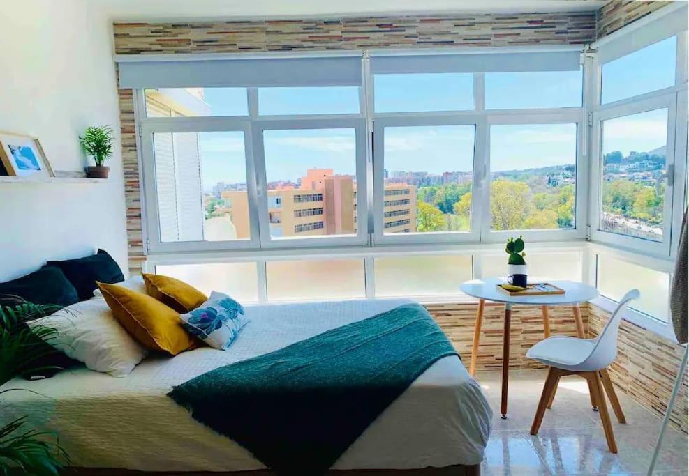 Alterhome Luminoso Estudio Con Piscina Y Maravillosas Vistas Torremolinos Buitenkant foto