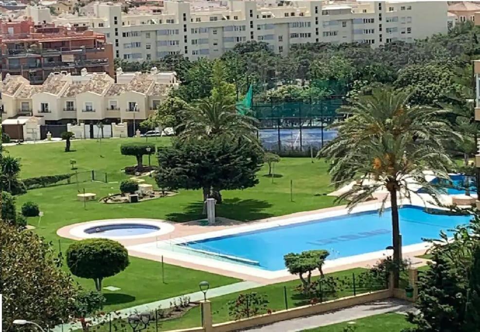 Alterhome Luminoso Estudio Con Piscina Y Maravillosas Vistas Torremolinos Buitenkant foto